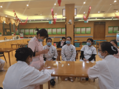 为居家白叟供给上门护理、帮餐帮浴、康复指点